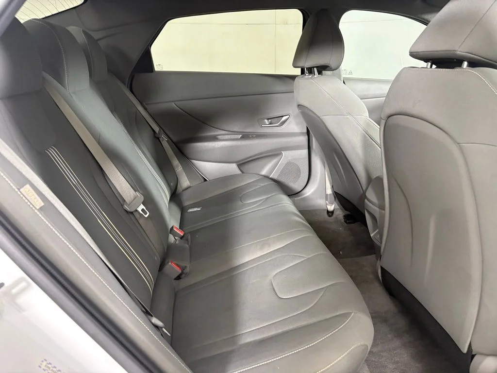 Used 2024 White Hyundai SEL image 17