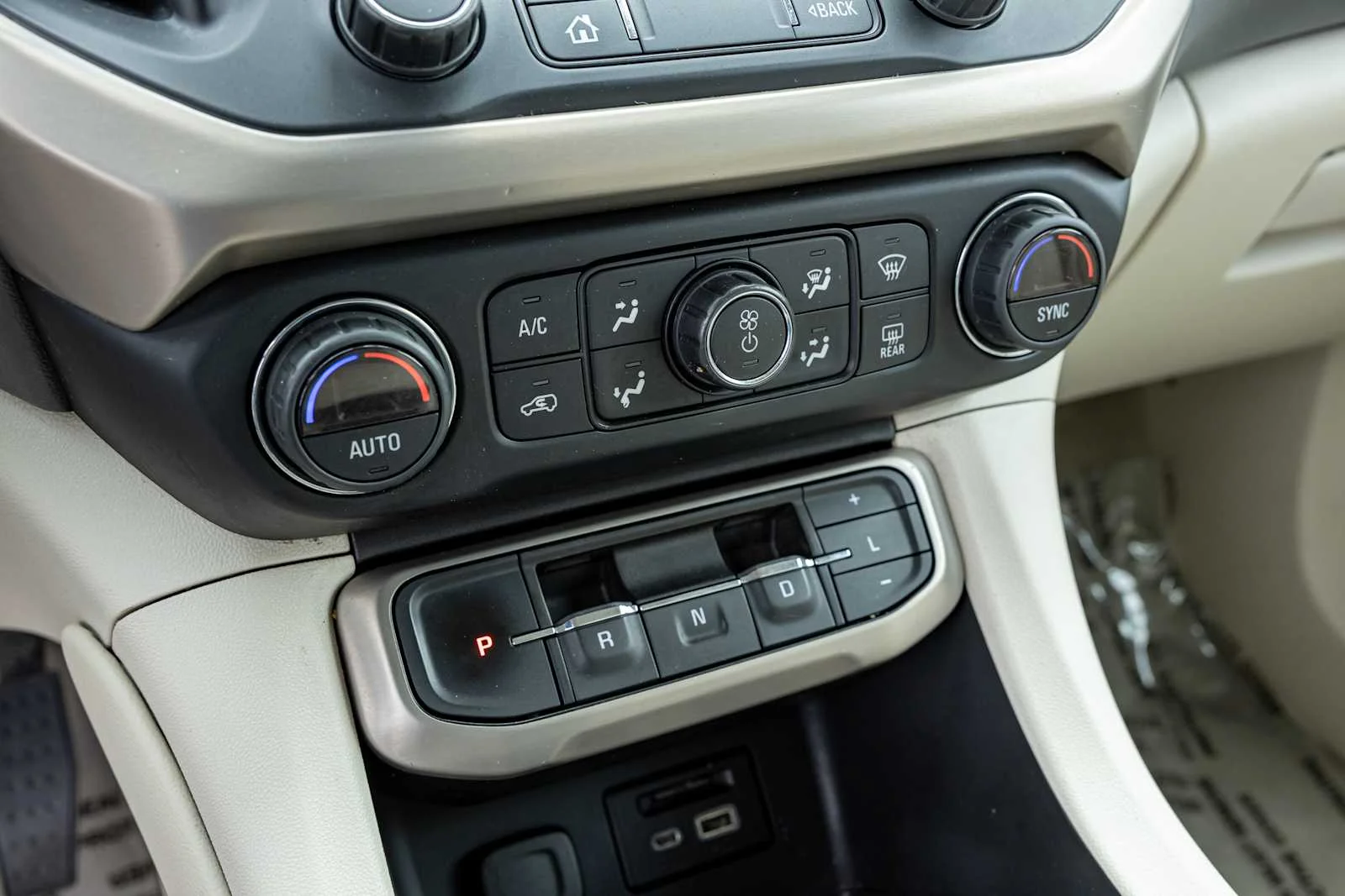 2022 GMC Acadia Denali - Photo 22