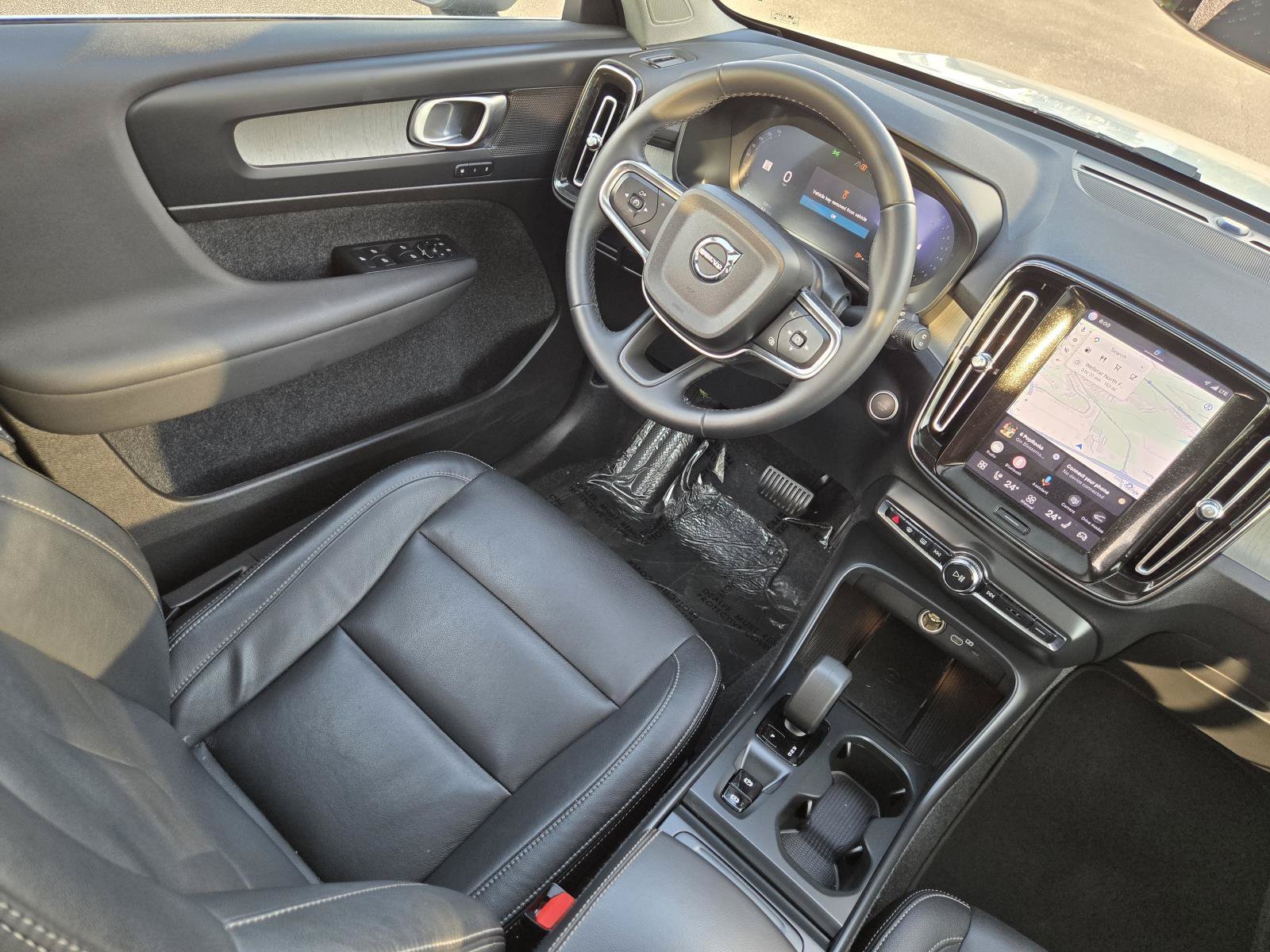 2025 Volvo XC40 Core - Photo 18