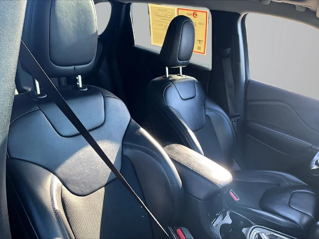 Used 2020 Black Jeep Latitude Plus image 8