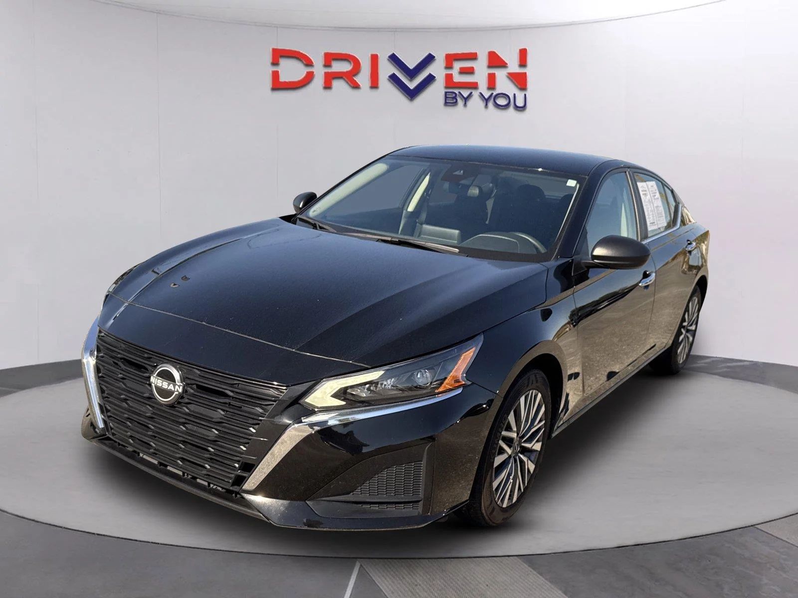 Used 2025 Super Black Nissan SV image 7