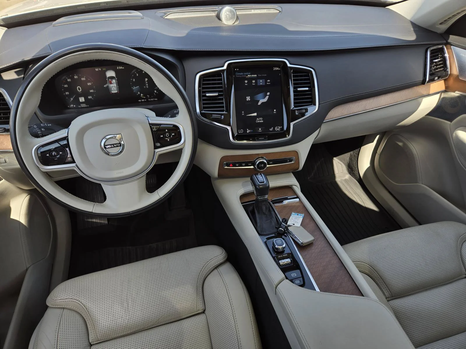 Used 2019 Crystal White Pearl Volvo Inscription image 36