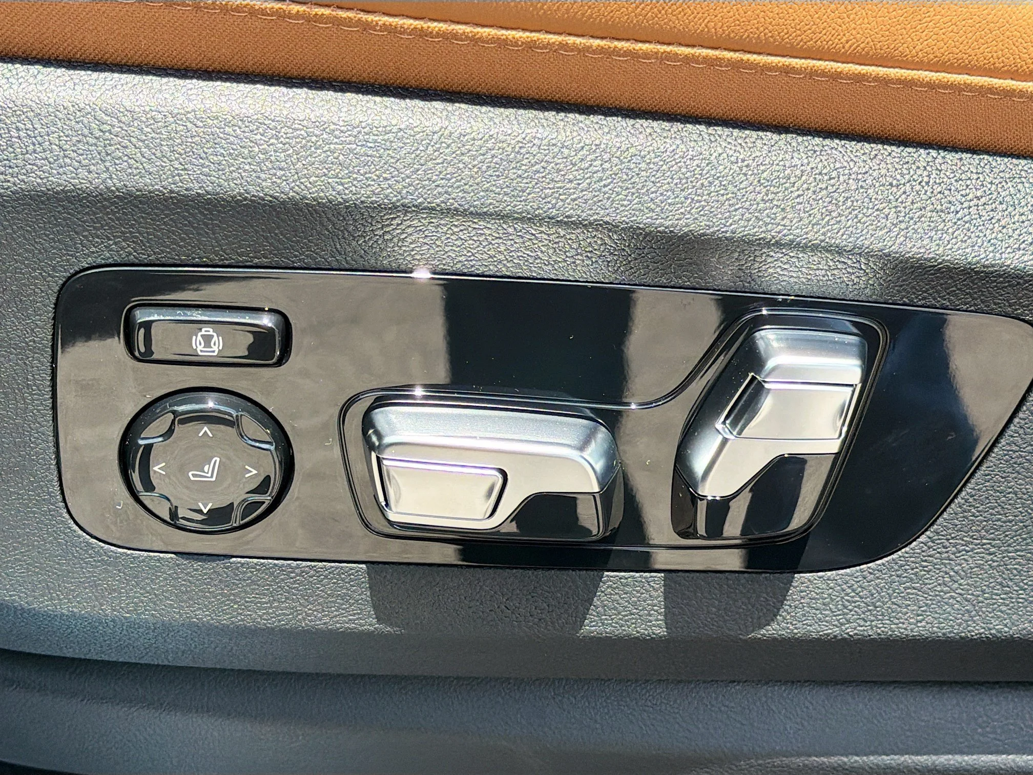 New 2026 Tanzanite Blue II Metallic BMW xDrive50e image 25