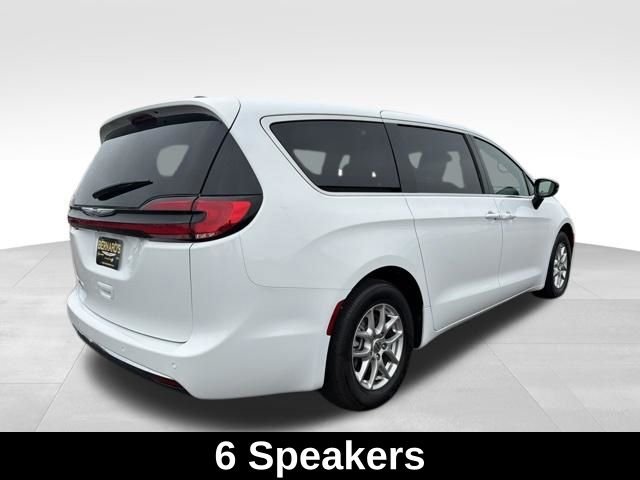 Used 2025 White Chrysler Select image 7