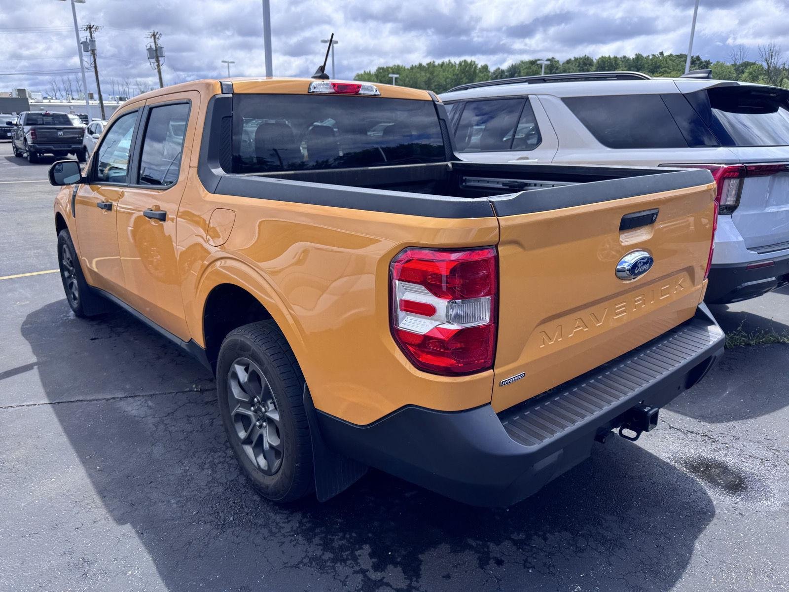 Used 2023 Cyber Orange Metallic Tri-Coat Ford XLT image 6