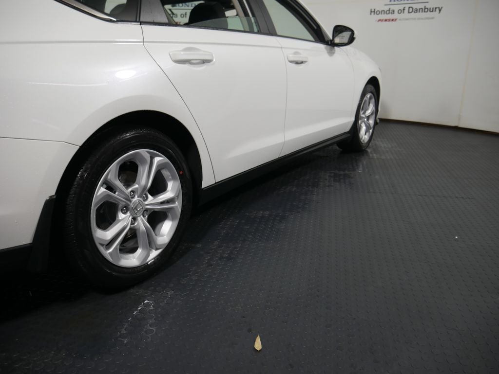New 2026 Platinum White Pearl Honda LX image 4