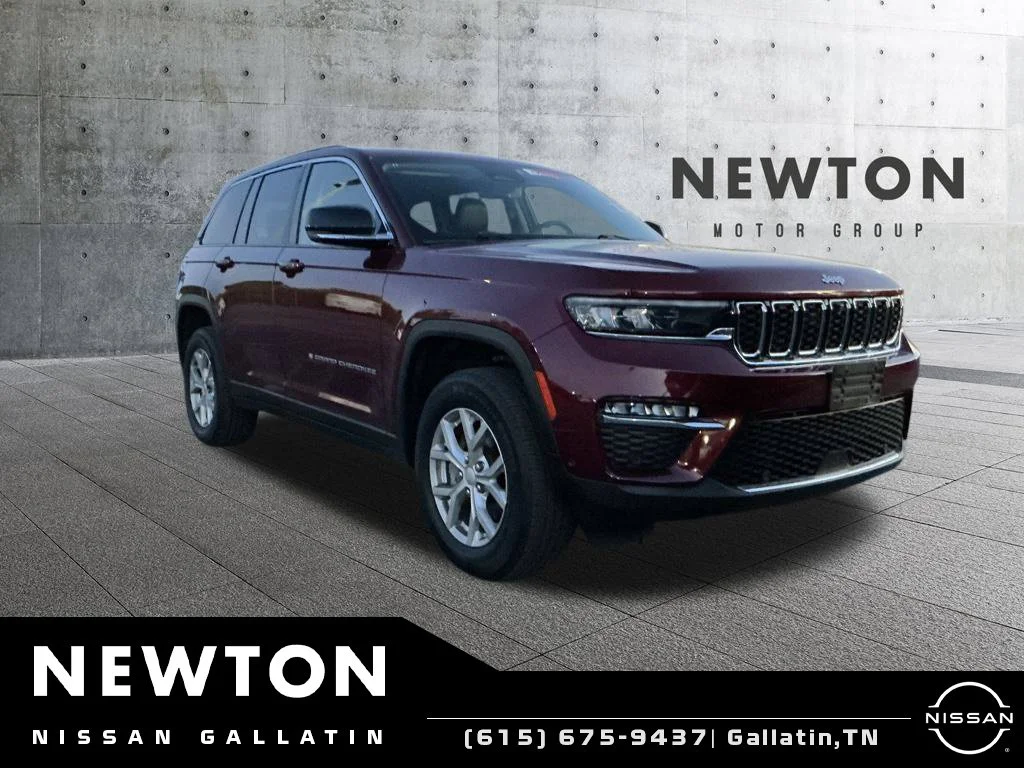 Used 2023 Velvet Jeep Limited image 1