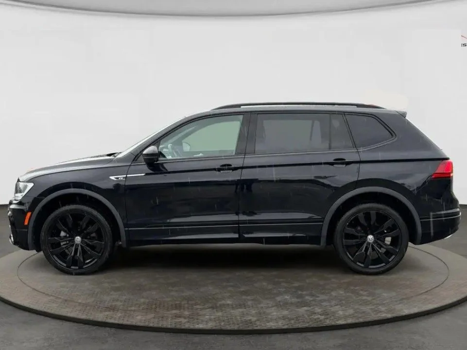 Used 2021 Black Volkswagen 2.0T SE R-Line Black image 4