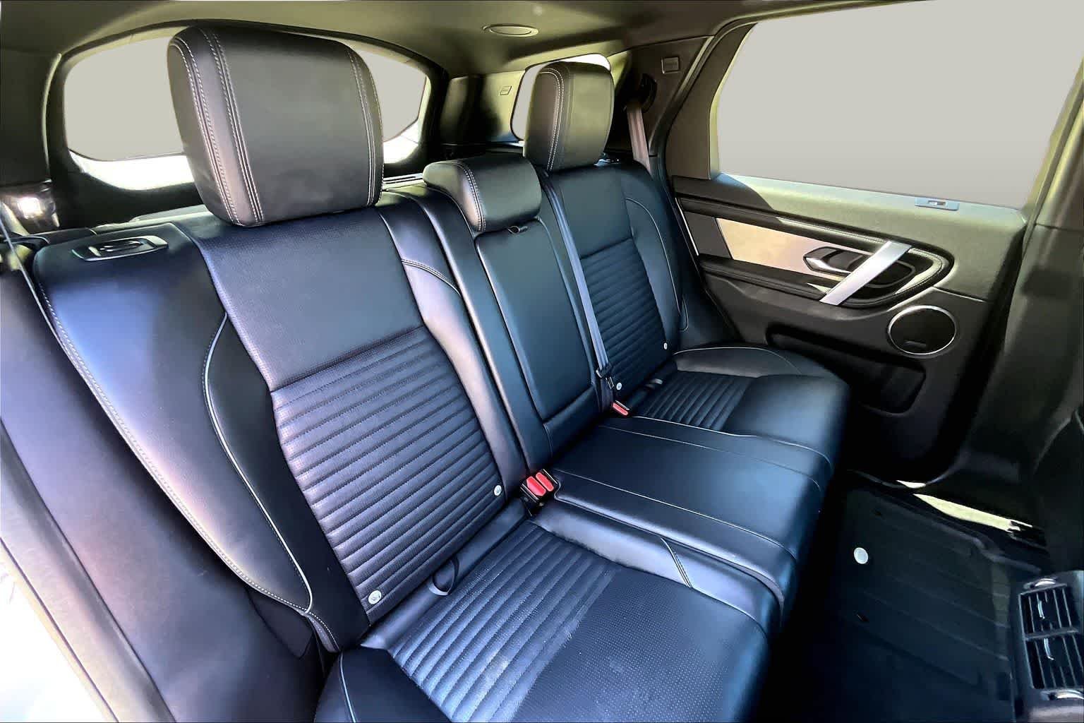 Used 2024 Silicon Silver Land Rover Dynamic SE image 20