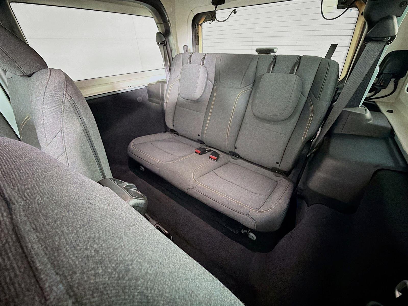 Used 2024 Earl Clearcoat Jeep Sport S image 21