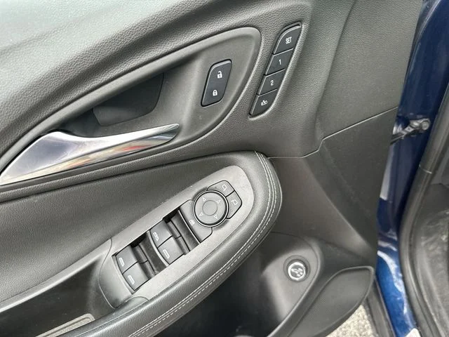 Used 2023 Blue Buick Essence image 17