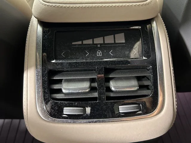 2025 Volvo XC90 Core - Photo 41