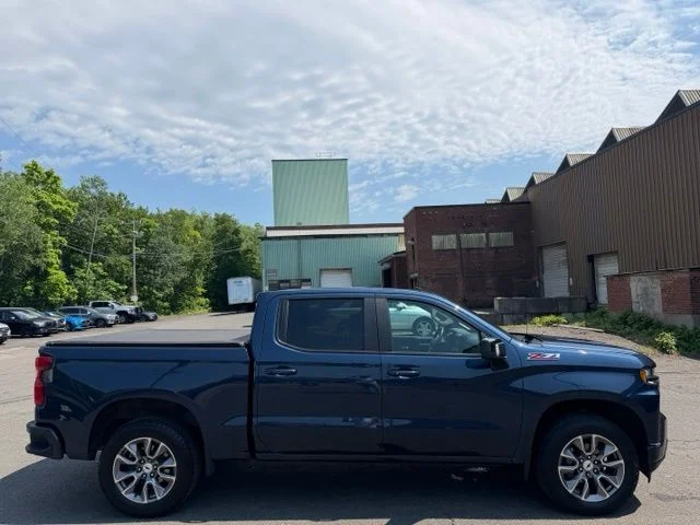 Used 2022 Blue Chevrolet RST image 4
