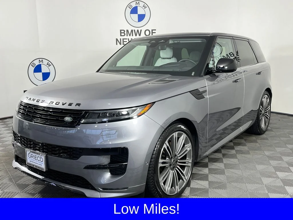 Used 2024 Gray Land Rover Dynamic SE image 3