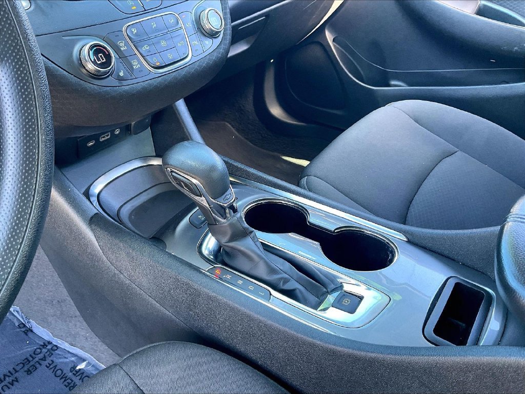 Used 2025 Mosaic Black Metallic Chevrolet LT image 19