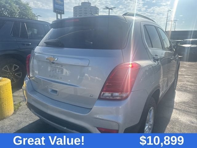 Used 2018 SILVER ICE METALLIC Chevrolet LT image 11