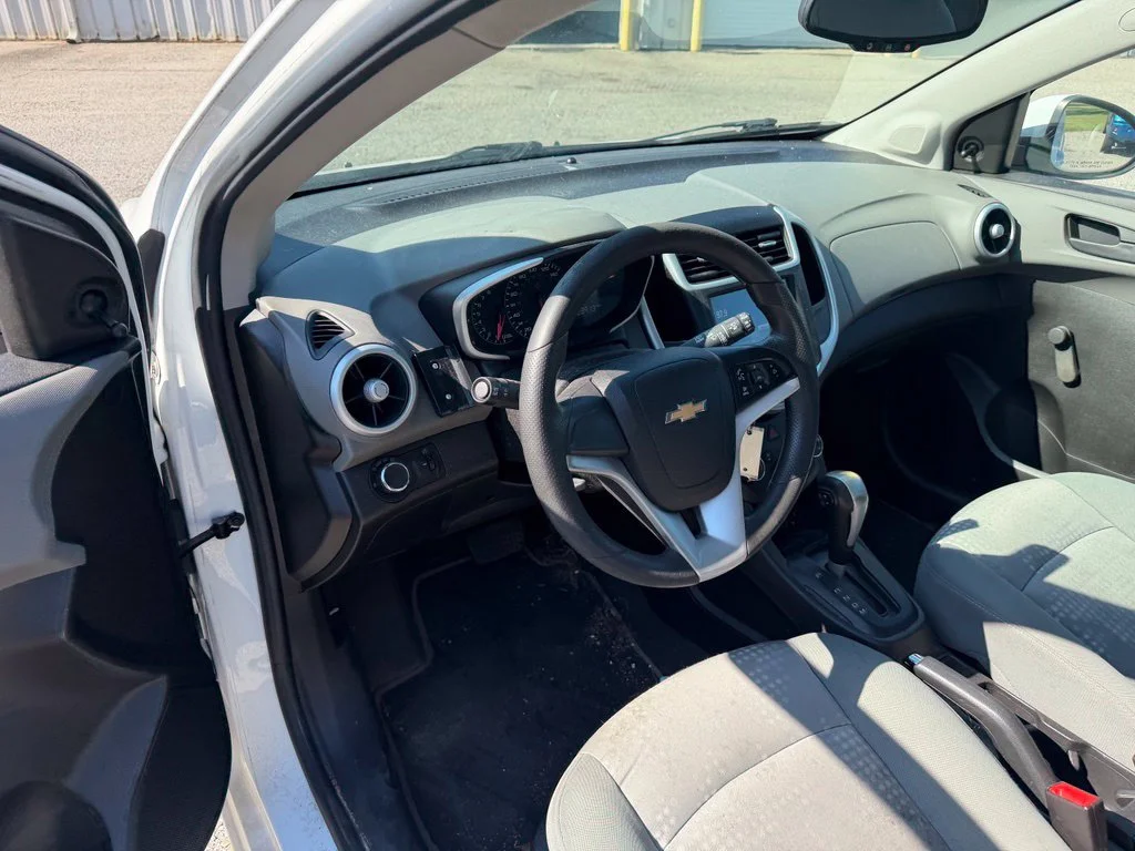 Used 2017 White Chevrolet LT image 10