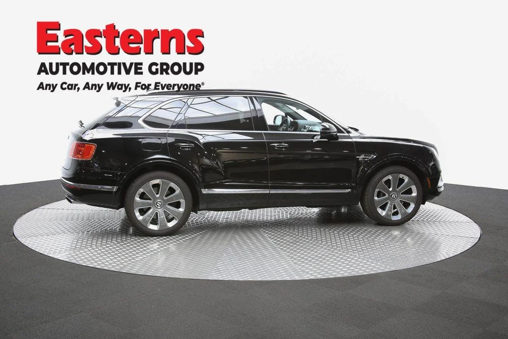 Used 2018 Black Bentley Mulliner image 59