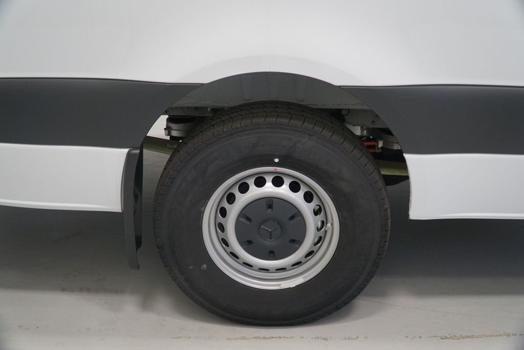 New 2025 Arctic+White Mercedes-Benz Cargo 170 WB image 7