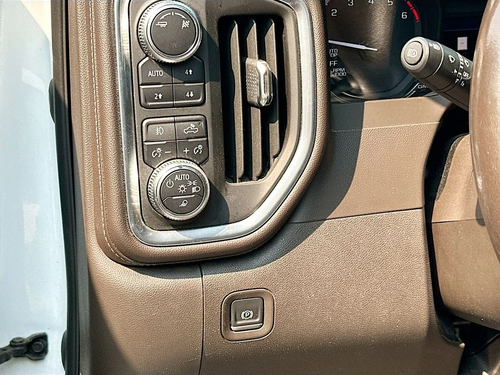 Used 2019 White GMC SLT image 10