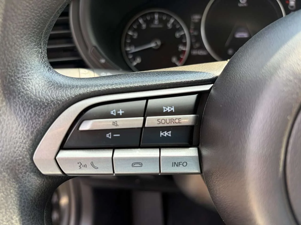 Used 2023  Mazda GX image 24