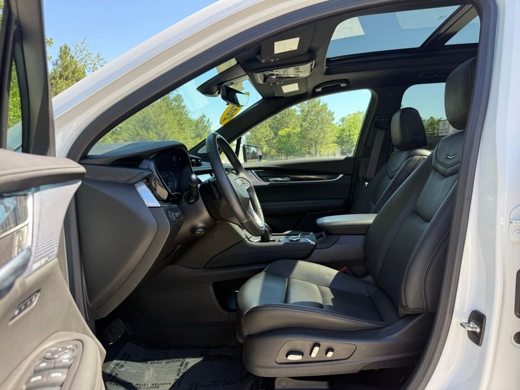 Used 2024 White Cadillac Premium Luxury image 23