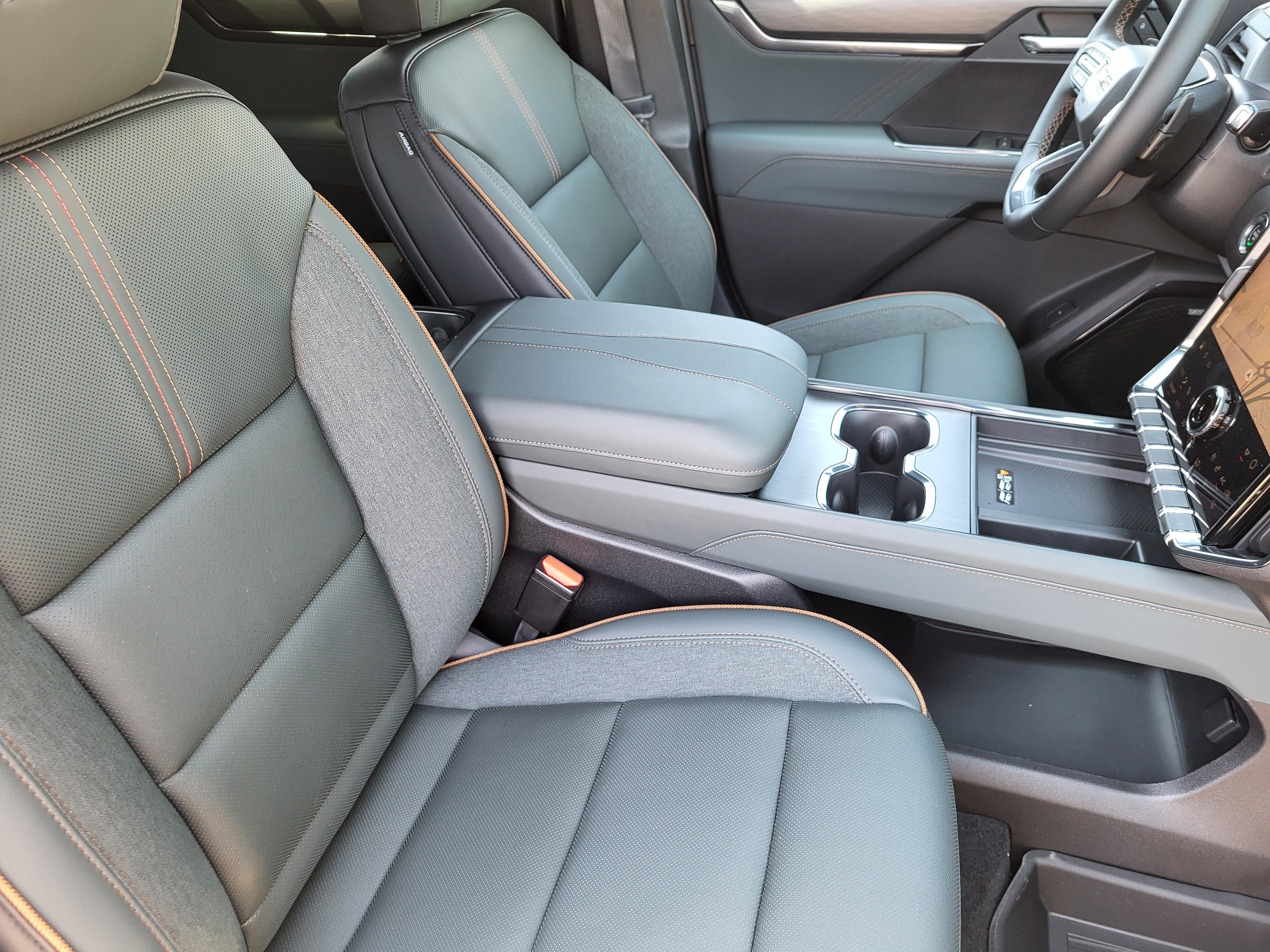 2026 GMC Acadia AT4 - Photo 13