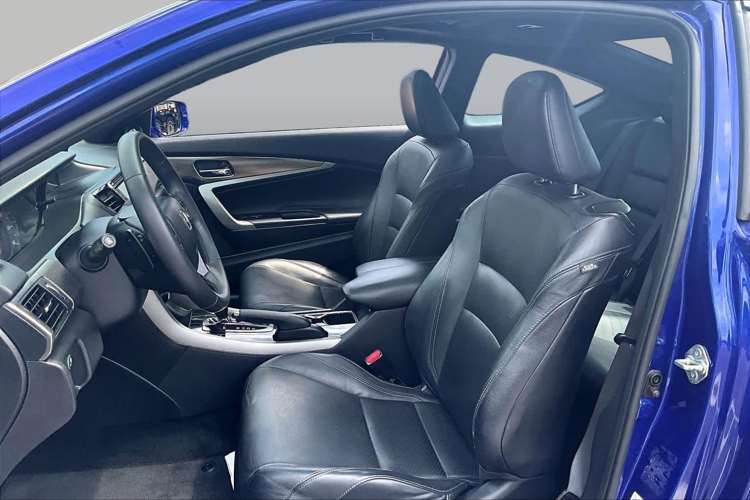 Used 2017 Deep Blue Opal Metallic Honda EX-L image 7