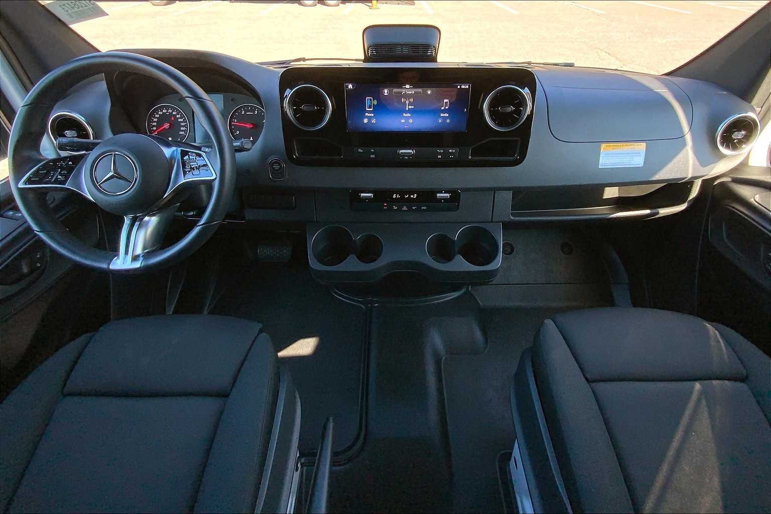Used 2025 Arctic White Mercedes-Benz  image 5