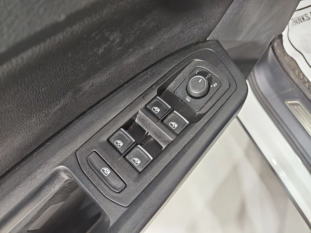 Used 2019 White Volkswagen SEL image 12