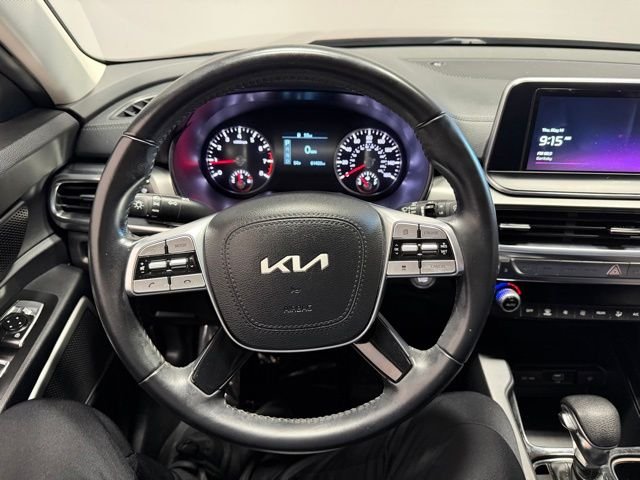 Used 2022 Sangria Red Kia LX image 33