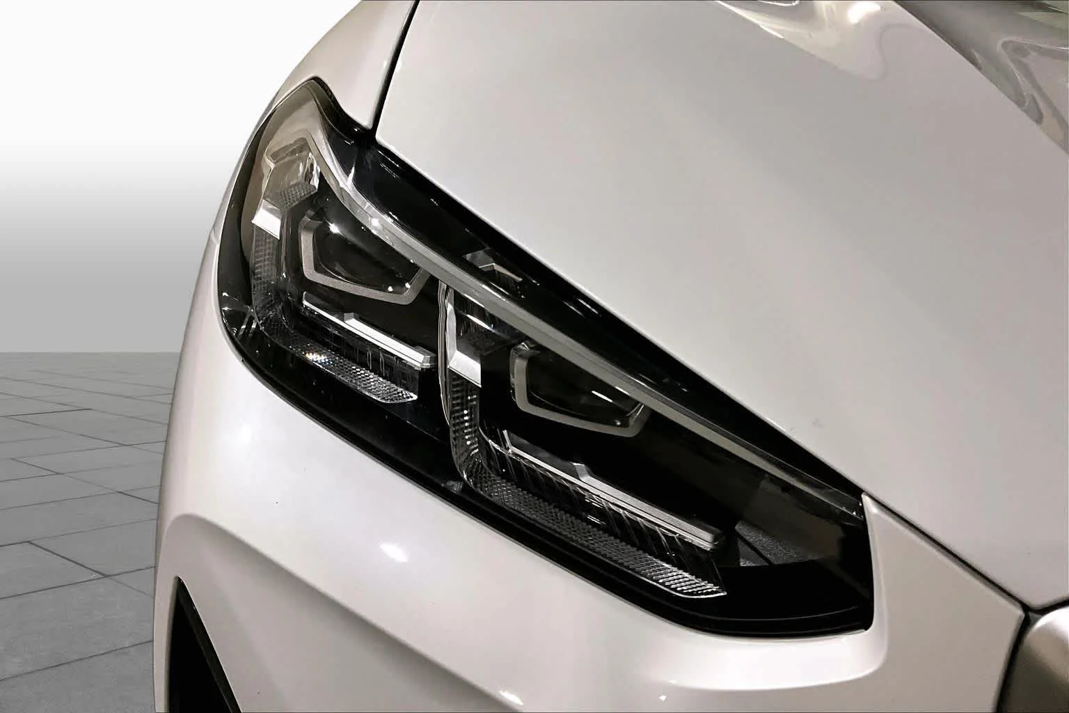 Used 2022 Mineral White Metallic BMW xDrive30i image 52