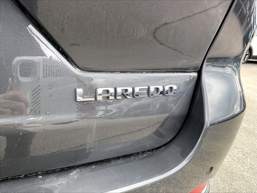 Used 2022 Baltic Gray Metallic Clearcoat Jeep Laredo image 26