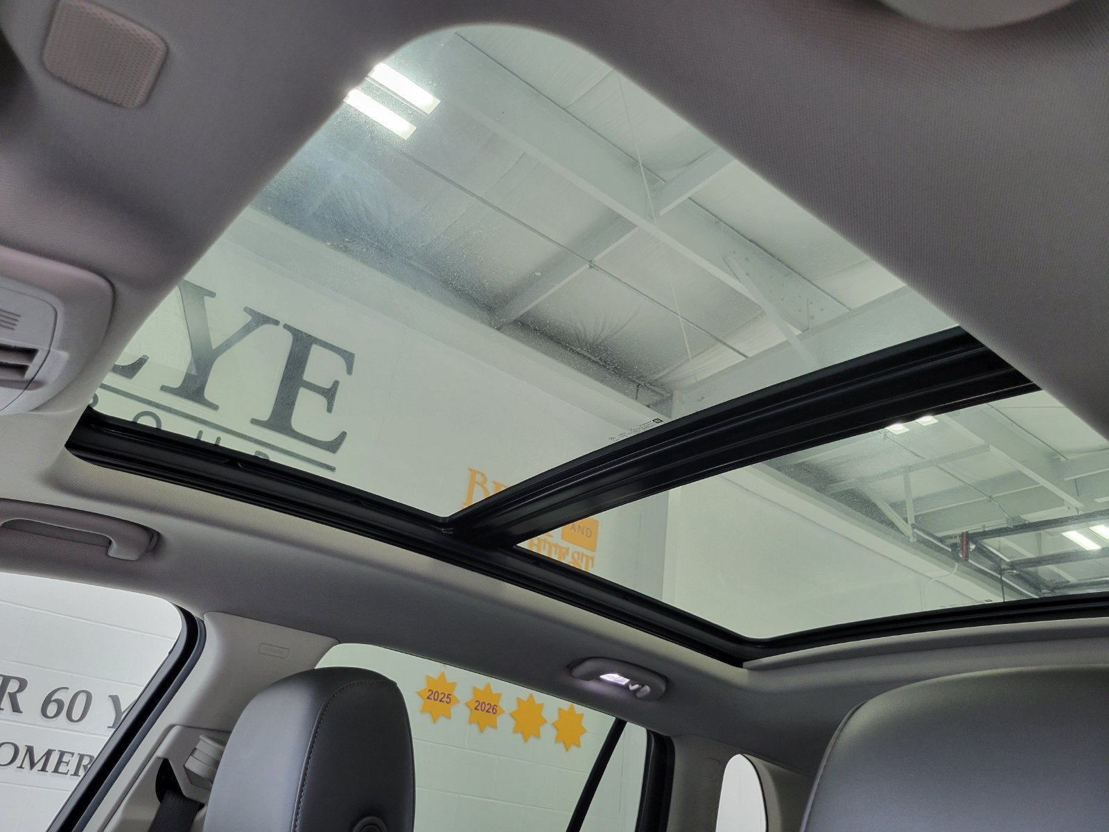 Used 2020 Blue Buick Essence image 13