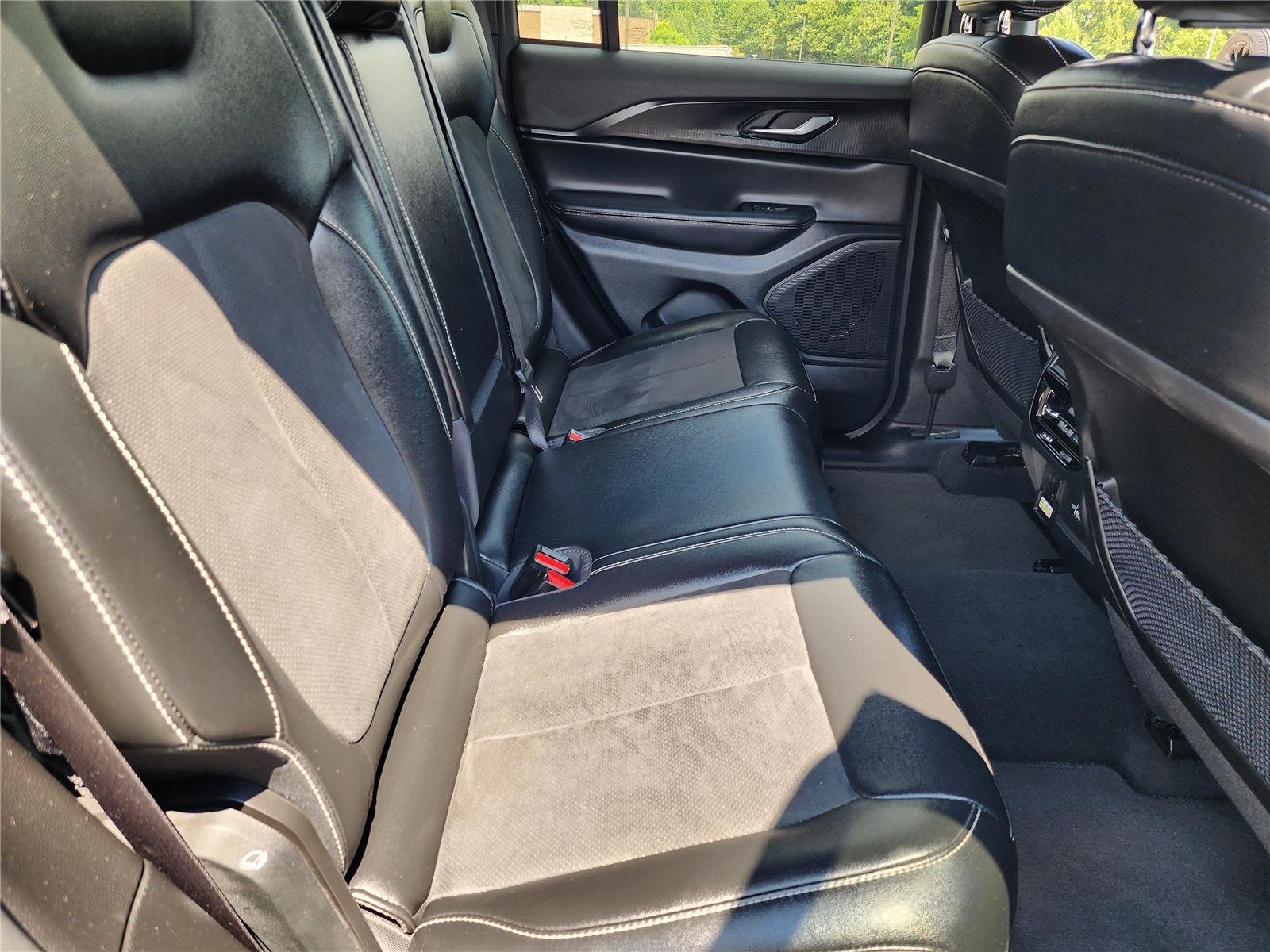 Certified Used 2024 Baltic Gray Metallic Clearcoat Jeep Altitude X image 19