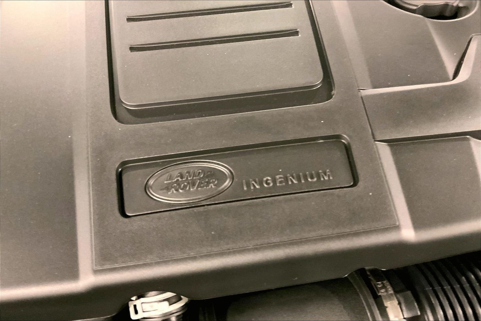 New 2026 Arroios Grey Land Rover P250 Base image 17