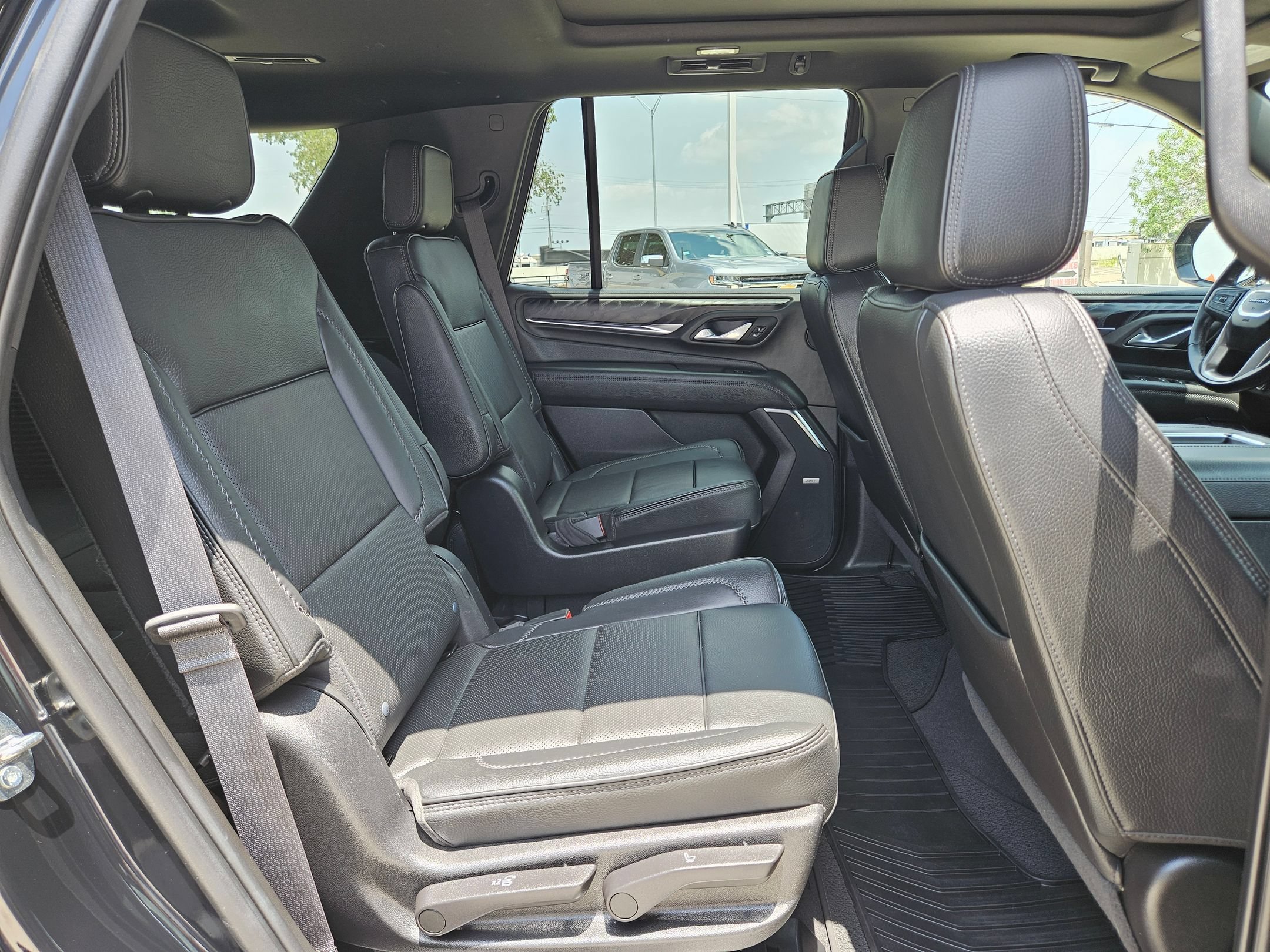 2022 GMC Yukon Denali - Photo 27