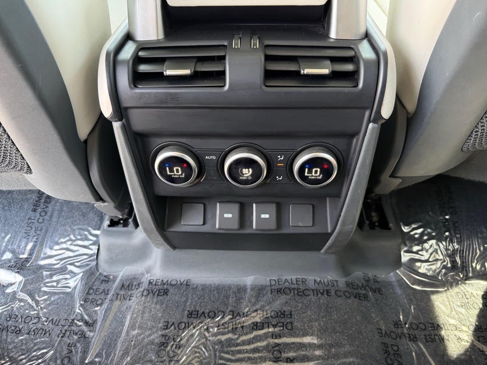 Used 2024 Hakuba Silver Metallic Land Rover S image 16