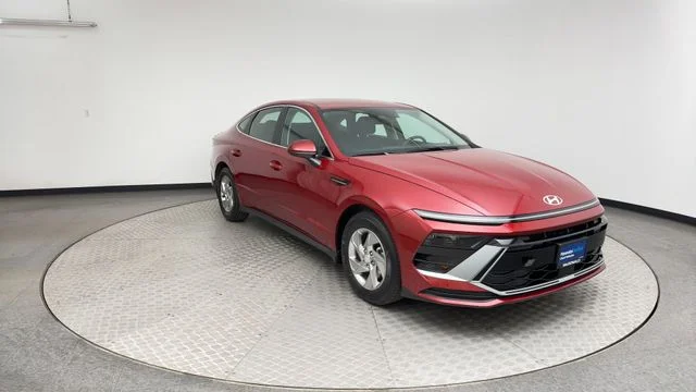 Used 2025 Red Hyundai SE image 8