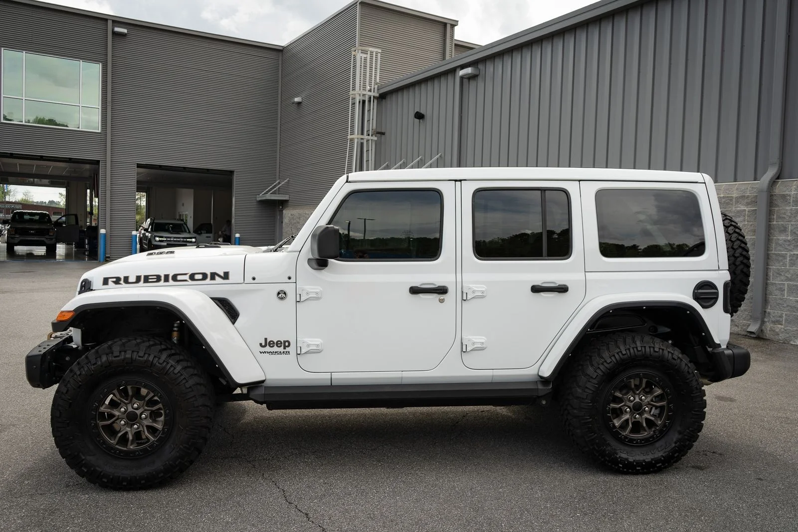 Used 2022 White Jeep Unlimited Rubicon 392 image 15