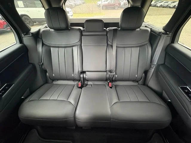 New 2026 Fuji White Land Rover SE image 34