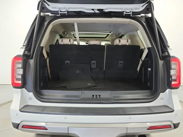 Used 2024 White Ford Limited image 35