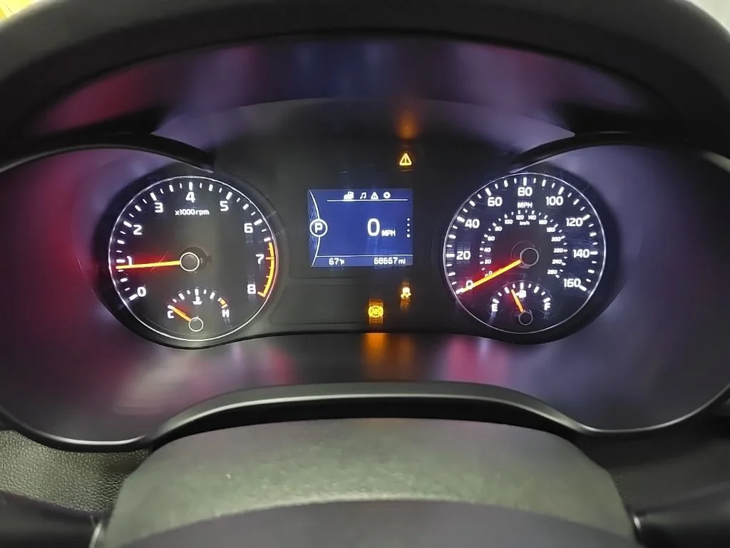 Used 2018 White Kia LX image 21