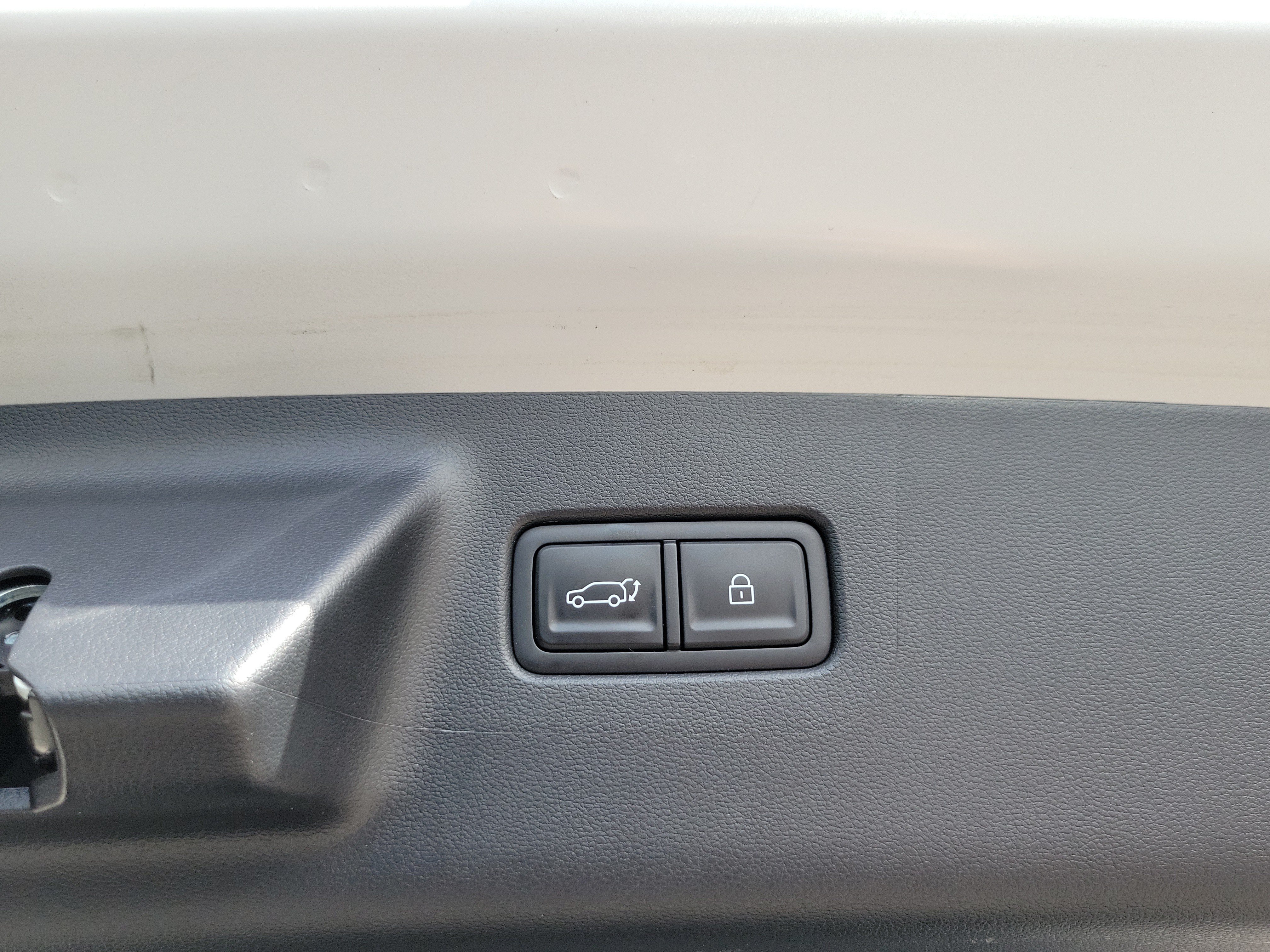 Used 2026 Shimmering Silver Hyundai SEL image 11