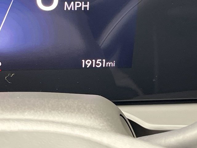 Used 2025 Summit White Buick Preferred image 15