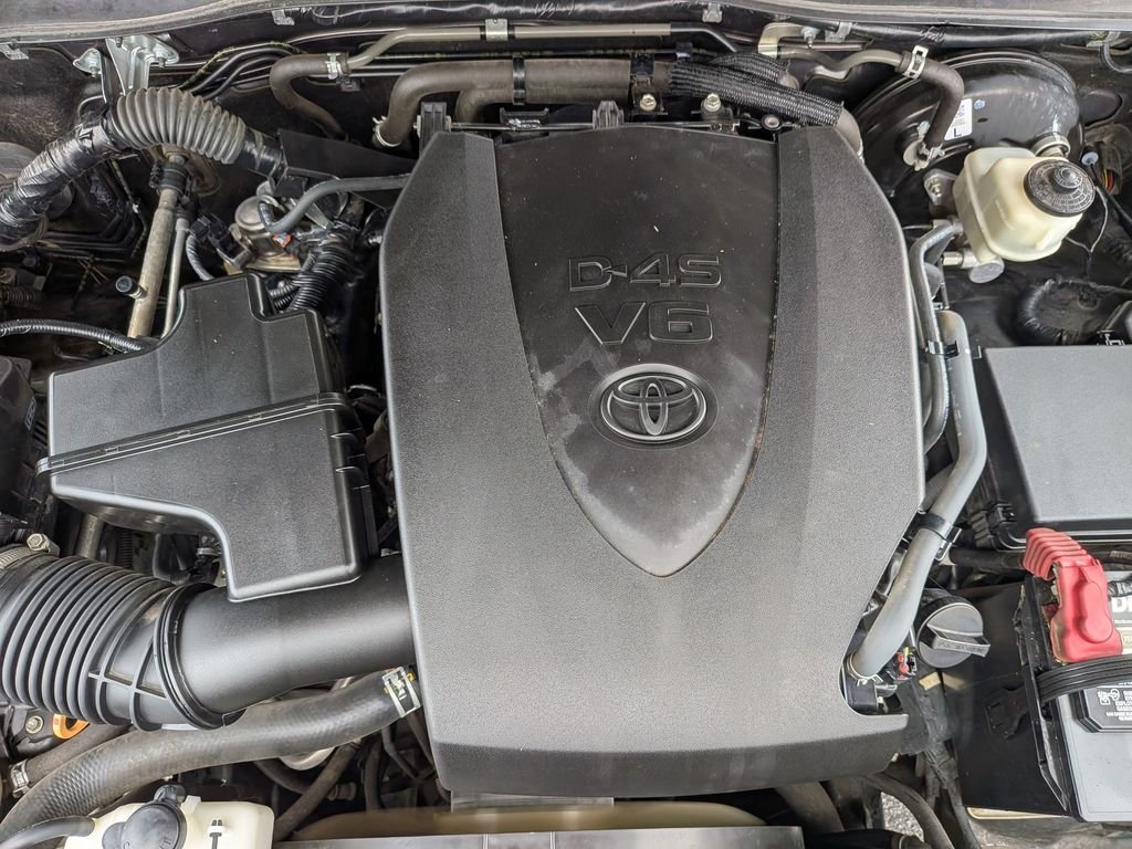 Used 2018 Gray Toyota SR5 image 13