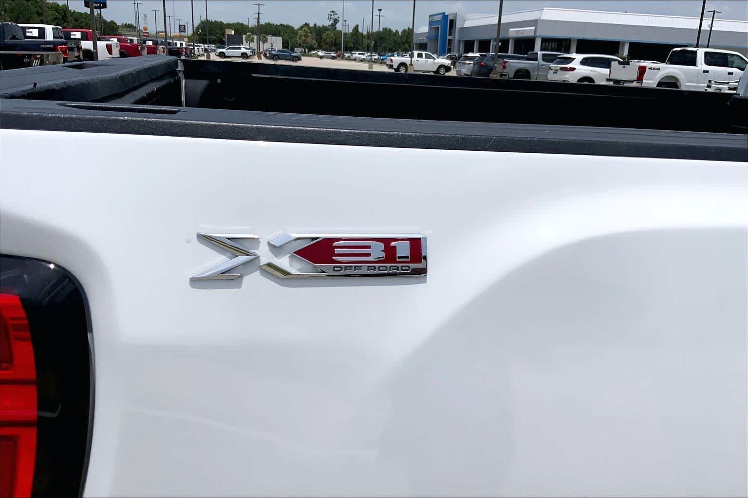 Certified Used 2021 SUMMIT WHITE GMC 4WD Double Cab Standard Bed image 10
