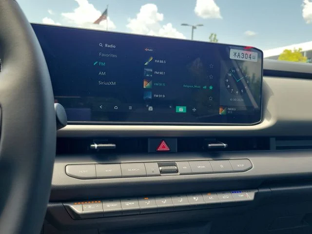 New 2027 Snow White Pearl Kia S image 20