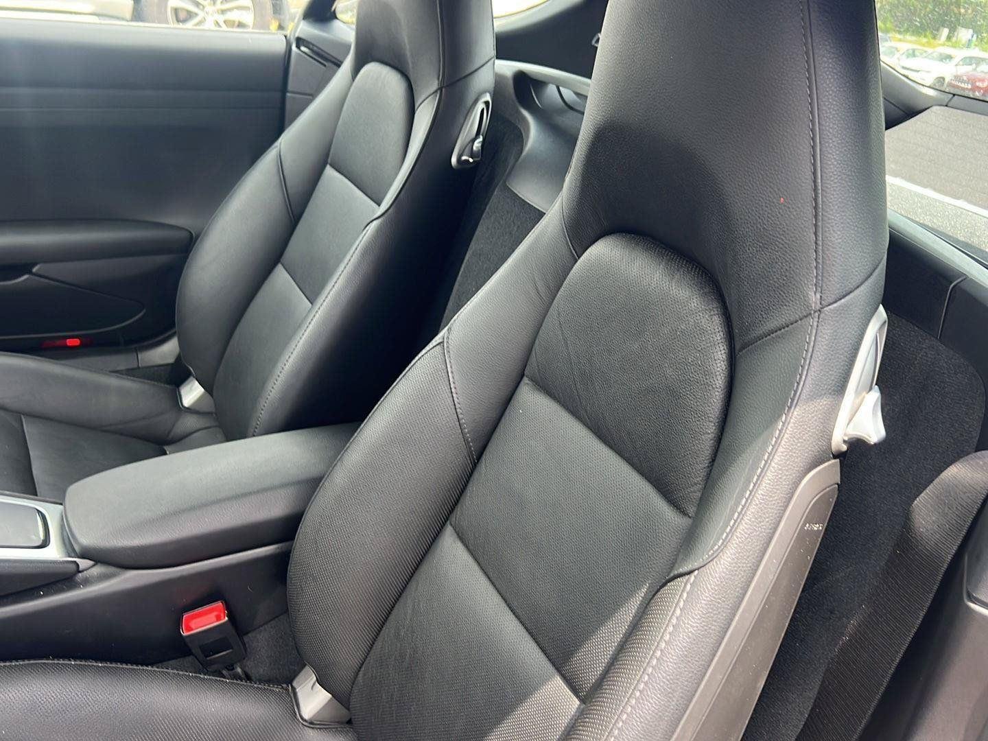 Used 2019  Porsche Base image 10