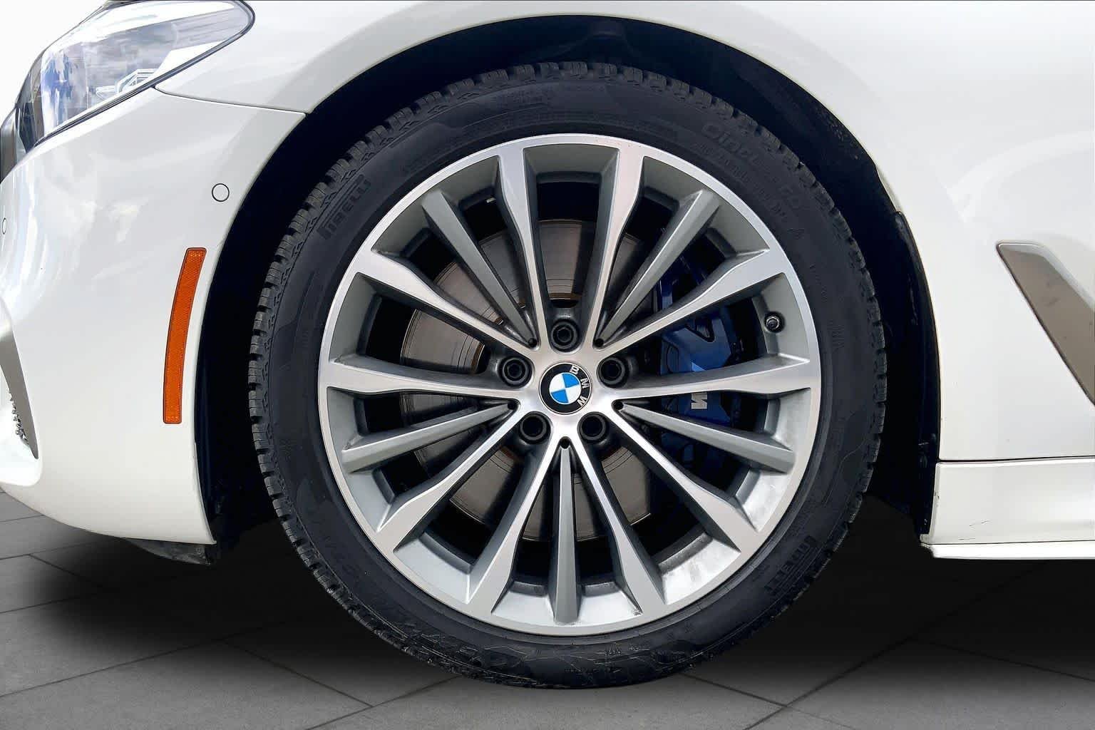 Used 2020 Alpine White BMW M550i xDrive image 10